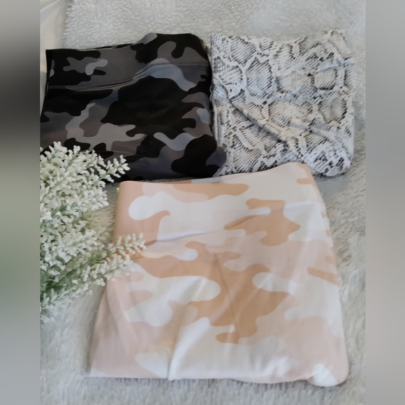 NWT - Full Length and 7/8 Leggings - S/M/L - Picture 2 of 2